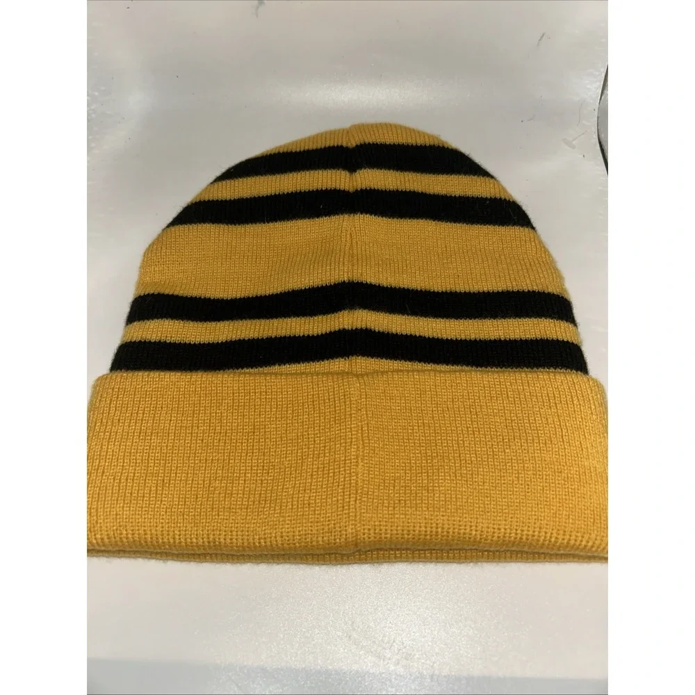 Official‎ Harry Potter Hufflepuff Beanie Hat Yellow Black Striped Crest Hogwarts